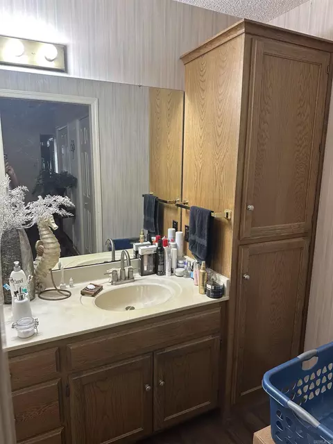 Bath - 27 Pointer Dr, Little Rock, AR 72202 photo 3 of 3