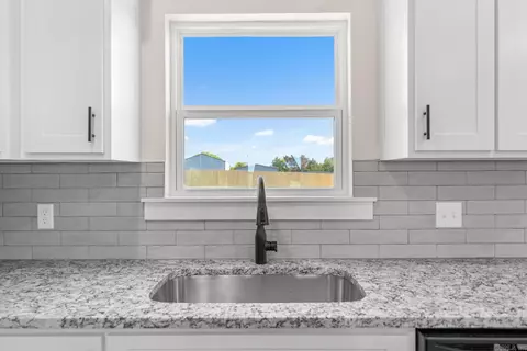 Kitchen - 26 High Pt, Greenbrier, AR 72058 photo 4 of 6