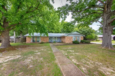 203 Cottonwood Dr, England, AR 72046