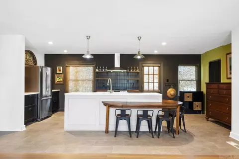 Kitchen - 615 S Richards St, Benton, AR 72015 photo 1 of 6