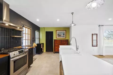 Kitchen - 615 S Richards St, Benton, AR 72015 photo 4 of 6
