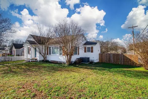 Exterior - 615 S Richards St, Benton, AR 72015 photo 2 of 7