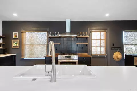 Kitchen - 615 S Richards St, Benton, AR 72015 photo 5 of 6