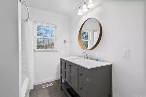 Bath - 615 S Richards St, Benton, AR 72015 photo 1 of 4