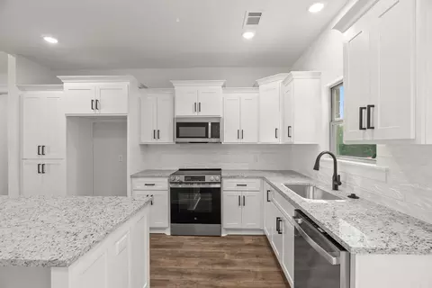 Kitchen - 85 Turkey Roost Dr, Quitman, AR 72131 photo 2 of 6