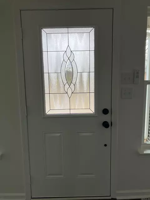Entry Way - 204 S Apple St, Beebe, AR 72012 photo 1 of 2