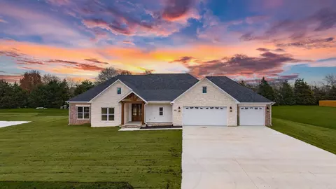 85 Emerald Ln, Greers Ferry, AR 72067