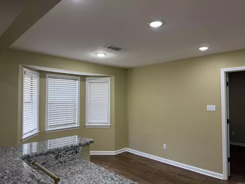 Living - 5903 Hampton Pkwy, Pine Bluff, AR 71603 photo 2 of 6