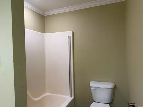 Bath - 5903 Hampton Pkwy, Pine Bluff, AR 71603 photo 3 of 3