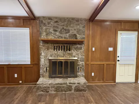 Living - 5903 Hampton Pkwy, Pine Bluff, AR 71603 photo 4 of 6