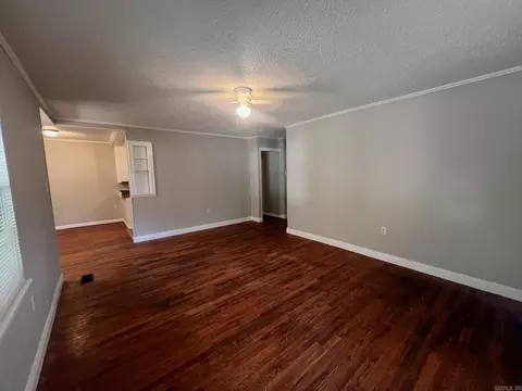 Living - 707 Sunset Dr, Benton, AR 72015 photo 3 of 4