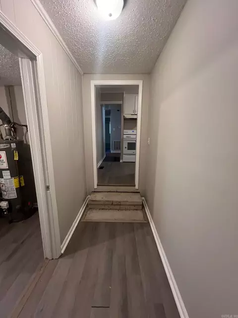 Entry Way - 707 Sunset Dr, Benton, AR 72015 photo 4 of 4