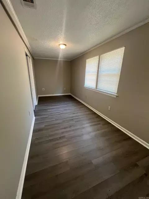 Bedroom - 707 Sunset Dr, Benton, AR 72015 photo 2 of 6