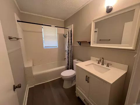 Bath - 707 Sunset Dr, Benton, AR 72015 photo 4 of 4