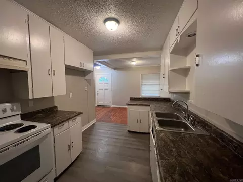 Entry Way - 707 Sunset Dr, Benton, AR 72015 photo 2 of 4