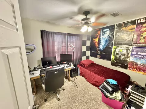 Bedroom - 604 Frances Cove Apts A-d, Mountain View, AR 72560 photo 2 of 14