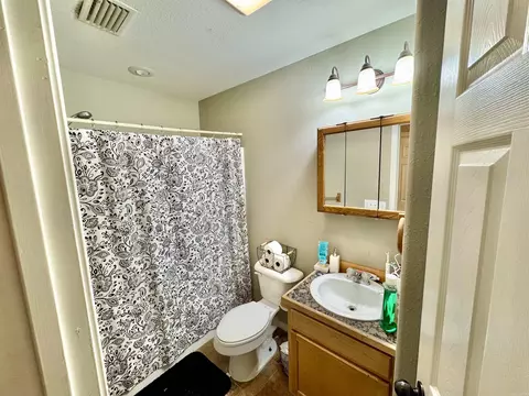 Bath - 604 Frances Cove Apts A-d, Mountain View, AR 72560 photo 2 of 11