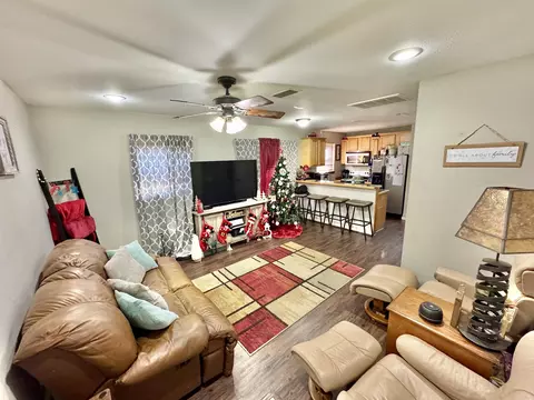 Living - 604 Frances Cove Apts A-d, Mountain View, AR 72560 photo 1 of 7