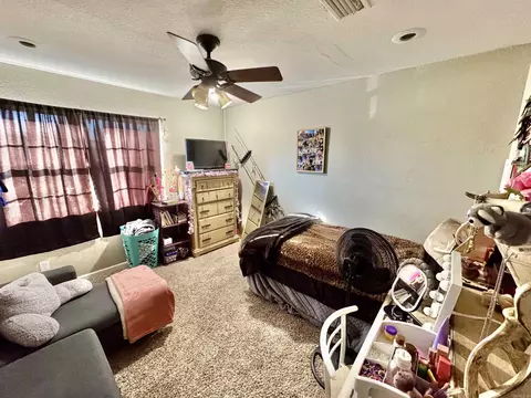 Bedroom - 604 Frances Cove Apts A-d, Mountain View, AR 72560 photo 4 of 14