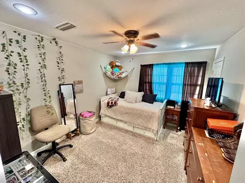 Bedroom - 604 Frances Cove Apts A-d, Mountain View, AR 72560 photo 1 of 14