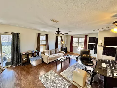 Living - 604 Frances Cove Apts A-d, Mountain View, AR 72560 photo 5 of 7