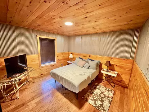 Bedroom - 604 Frances Cove Apts A-d, Mountain View, AR 72560 photo 8 of 14