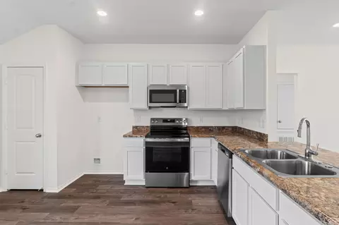 Kitchen - 121 Powder River Dr, Beebe, AR 72012 photo 1 of 2