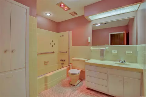 Bath - 3407 S 65 Hwy, Pine Bluff, AR 71601 photo 1 of 4