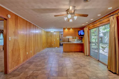 Living - 3407 S 65 Hwy, Pine Bluff, AR 71601 photo 6 of 6