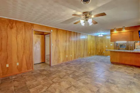 Living - 3407 S 65 Hwy, Pine Bluff, AR 71601 photo 5 of 6
