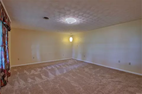 Living - 3407 S 65 Hwy, Pine Bluff, AR 71601 photo 1 of 6