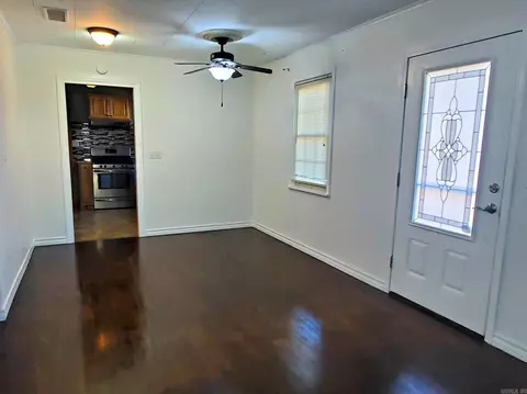 Living - 1010 Sutherland Ave, Mena, AR 71953 photo 5 of 6