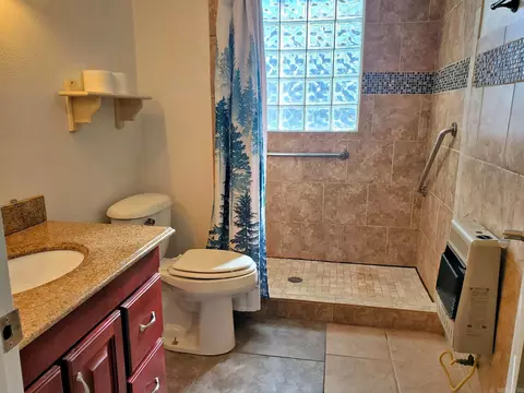 Bath - 1010 Sutherland Ave, Mena, AR 71953 photo 1 of 3