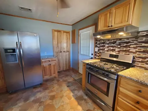 Kitchen - 1010 Sutherland Ave, Mena, AR 71953 photo 4 of 4