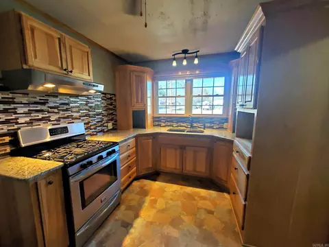 Kitchen - 1010 Sutherland Ave, Mena, AR 71953 photo 1 of 4