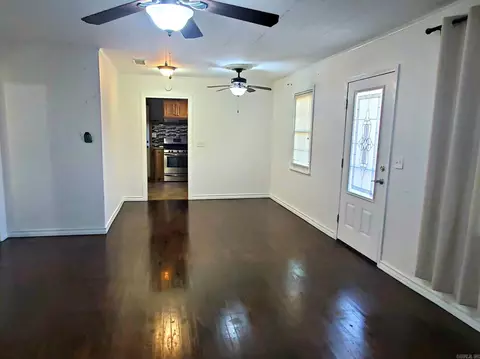 Living - 1010 Sutherland Ave, Mena, AR 71953 photo 3 of 6