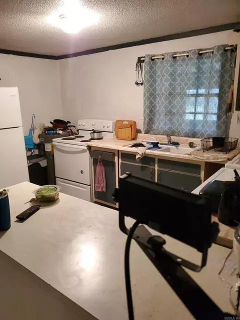 Kitchen - 305 Pine St, Patterson, AR 72123 photo 3 of 3