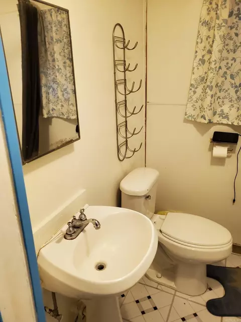 Bath - 305 Pine St, Patterson, AR 72123 photo 5 of 6