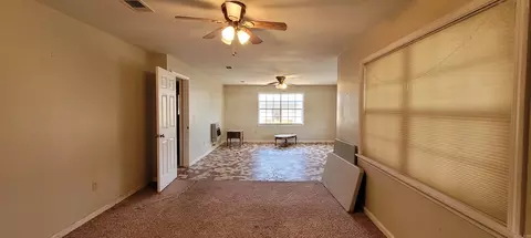 Living - 305 Pine St, Patterson, AR 72123 photo 3 of 4