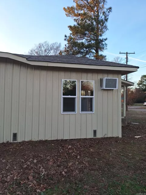 Exterior - 508 E 5th St, Rector, AR 72461 photo 2 of 3