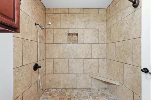 Bath - 29 Mcclellan Dr, Cabot, AR 72023 photo 2 of 3