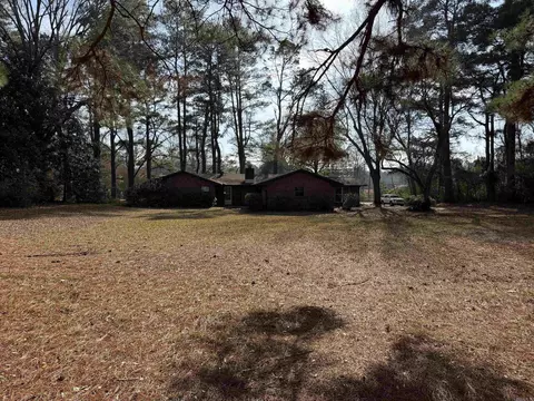 Exterior - 5611 Oakridge Dr, Pine Bluff, AR 71603 photo 8 of 9