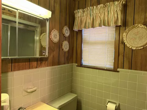 Bath - 5611 Oakridge Dr, Pine Bluff, AR 71603 photo 2 of 2