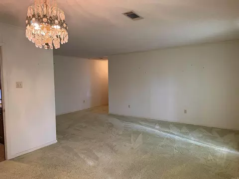 Living - 5611 Oakridge Dr, Pine Bluff, AR 71603 photo 2 of 6