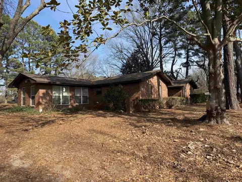 Exterior - 5611 Oakridge Dr, Pine Bluff, AR 71603 photo 2 of 9