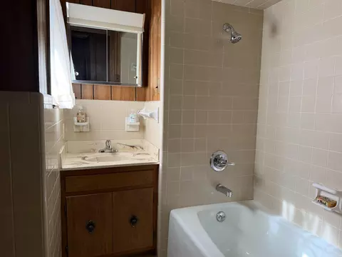 Bath - 5611 Oakridge Dr, Pine Bluff, AR 71603 photo 1 of 2
