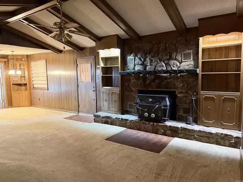 Living - 5611 Oakridge Dr, Pine Bluff, AR 71603 photo 3 of 6