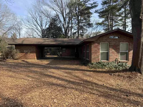 Exterior - 5611 Oakridge Dr, Pine Bluff, AR 71603 photo 3 of 9