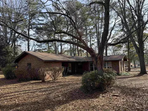 Exterior - 5611 Oakridge Dr, Pine Bluff, AR 71603 photo 4 of 9