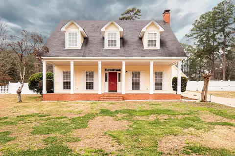 910 Memory Ln, Camden, AR 71701 photo 1